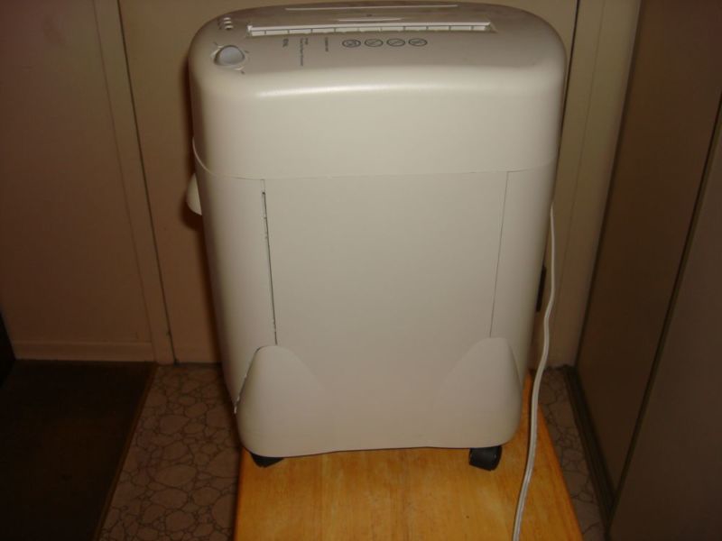 Royal VF1012MX Medium Duty Paper Shredder2.jpg