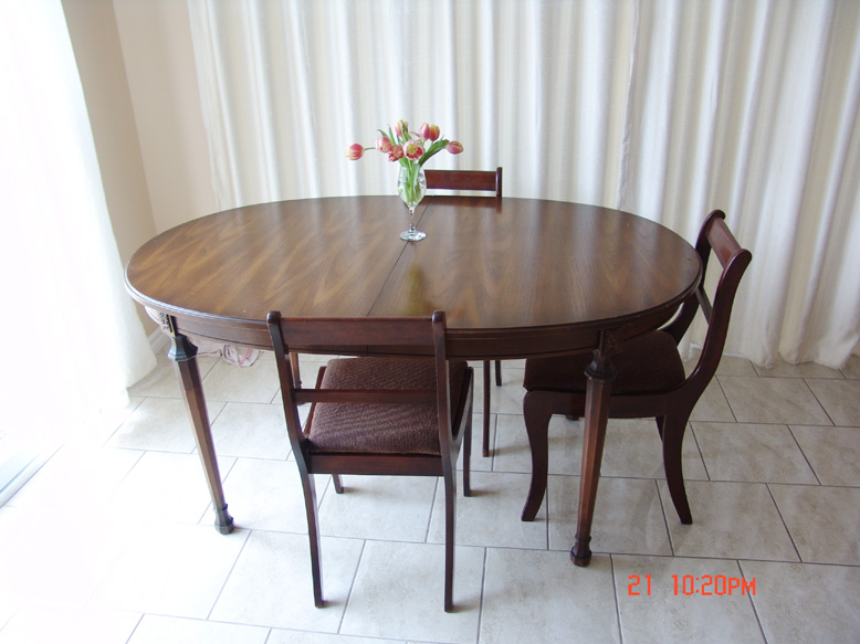 dining table 3chair.jpg